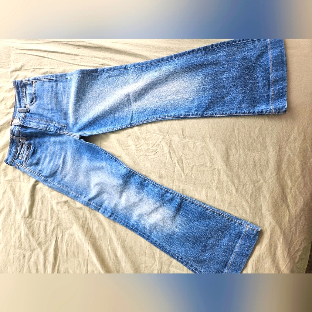7 For All Mankind Women's Boot Cut Blue Jeans (Used in Good Condition)